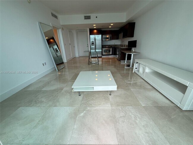 Building Photo - 950 Brickell Bay Dr