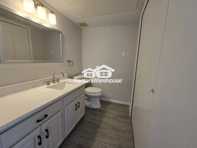 Building Photo - FOR RENT - MOVE IN READY - 2  BEDS 1.5 BAT...