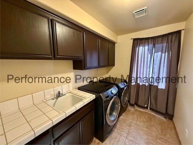 Building Photo - 10910 Mohican Dr