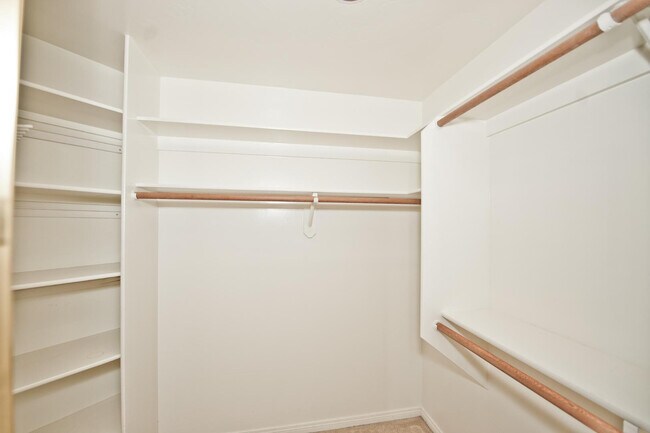 Building Photo - 2322 S Rogers Cir