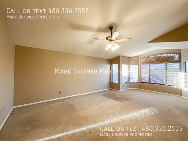 Building Photo - 380 W. Roadrunner Dr.