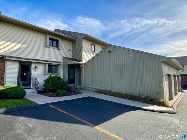 Building Photo - 1104 Summer Hill Dr
