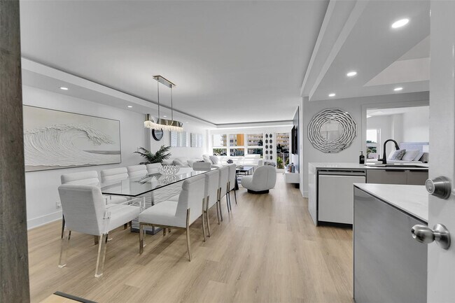 Building Photo - 405 N Ocean Blvd