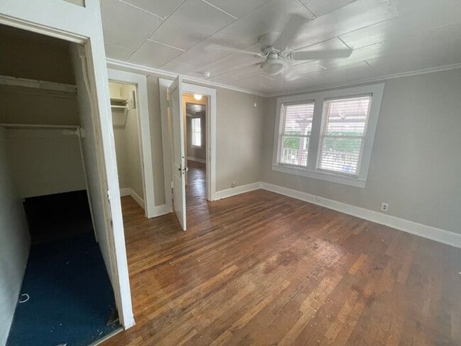 Building Photo - Simply the BEST! Adorable 1 Bedroom/1 Bath...