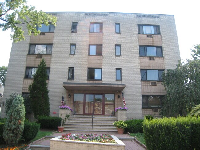 Building Photo - 120 Irvington Ave