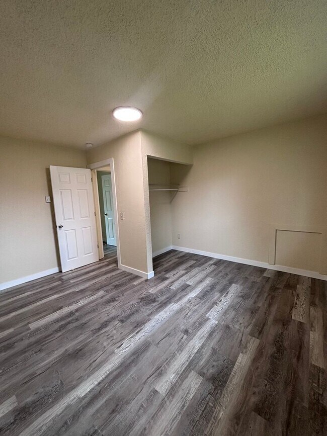 Building Photo - Desired NE Tacoma Community