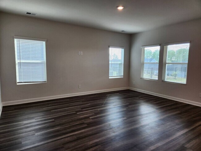 Building Photo - Charming 3-Bedroom, 2-Bathroom Single-Family Home in The Vineyards of Charlotte