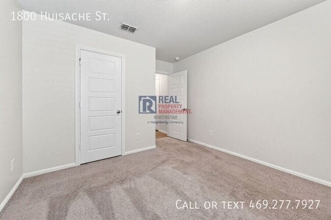 Building Photo - 1800 Huisache St