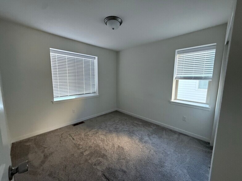 Building Photo - 9839 E 56th Pl