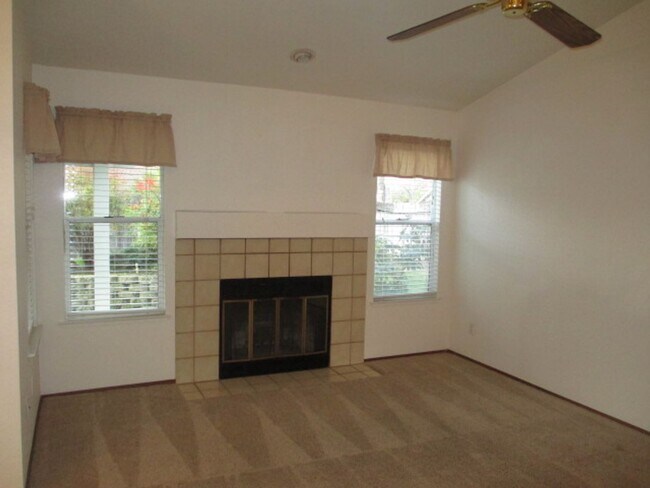 Building Photo - Woodcreek Oaks area home.