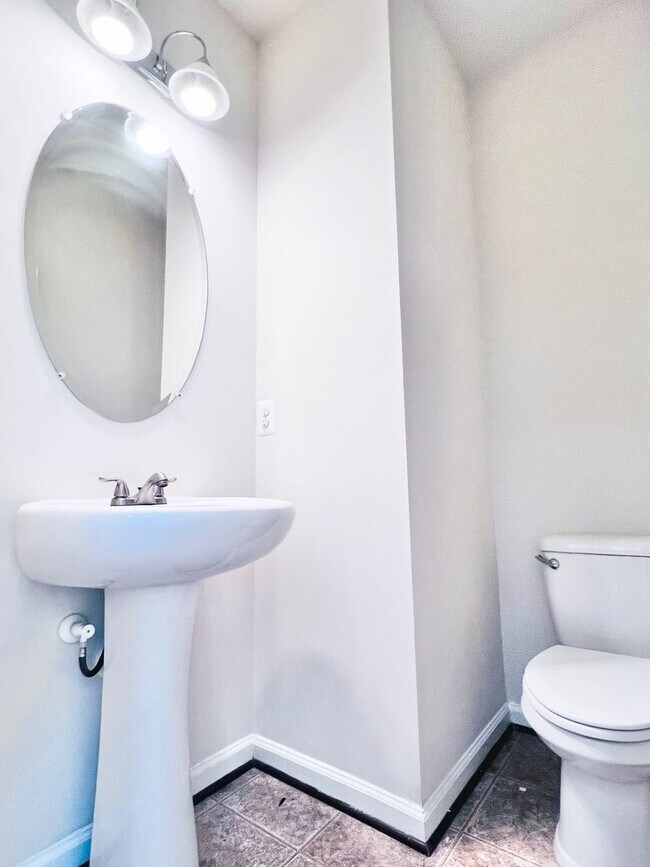 Building Photo - STAFFORD - 3 BEDROOM TOWNHOUSE - WOODSTREAM