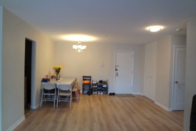 Building Photo - 10381 Dearlove Rd