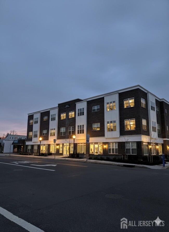 Building Photo - 581 Middlesex Ave