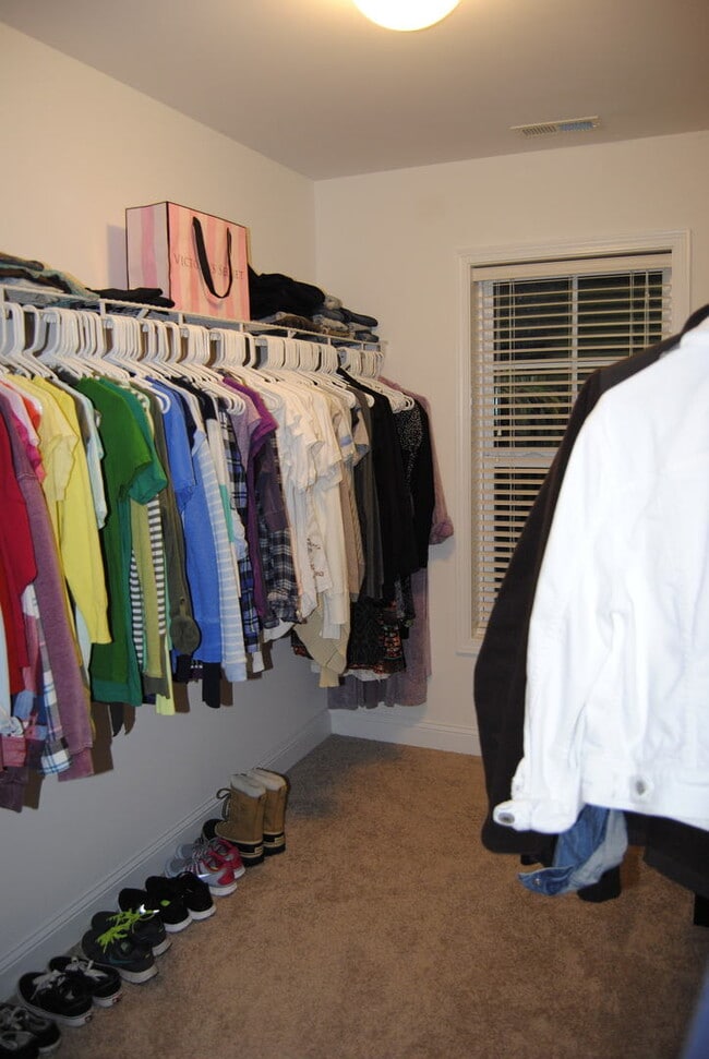 Building Photo - Spacious 4-Bedroom Home with Loft, New Carpet & Private Cul-de-Sac Location