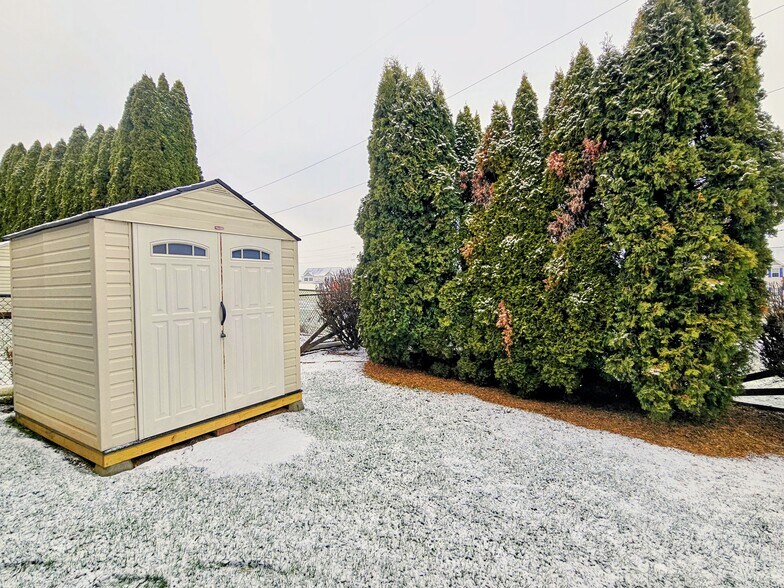 Building Photo - 357 Acorn Cir