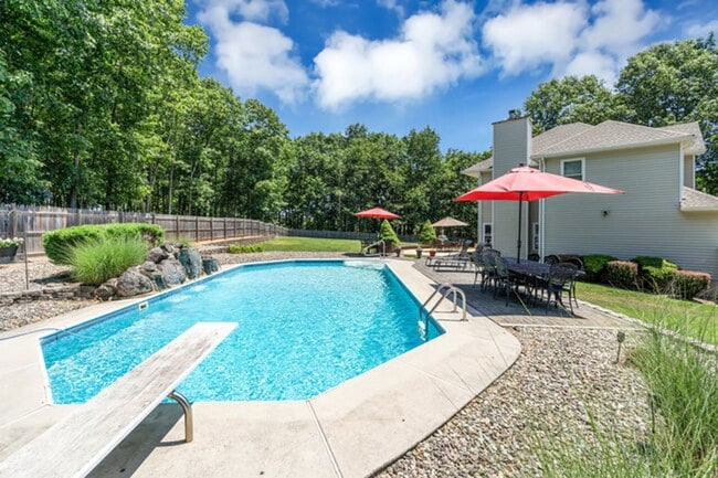 Building Photo - Private Cul-de-Sac Living: 4BR Home with Pool & Geothermal HVAC