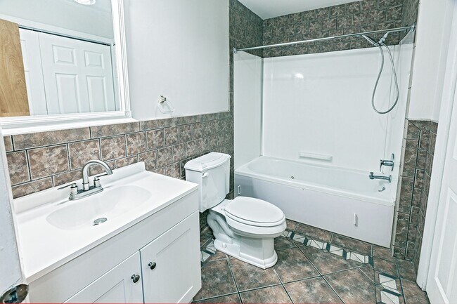 Building Photo - 35 Foxtail Ct