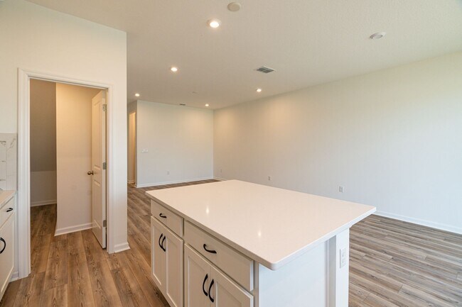 Building Photo - Almost Brand New 3 beds 2.5 baths in East ...