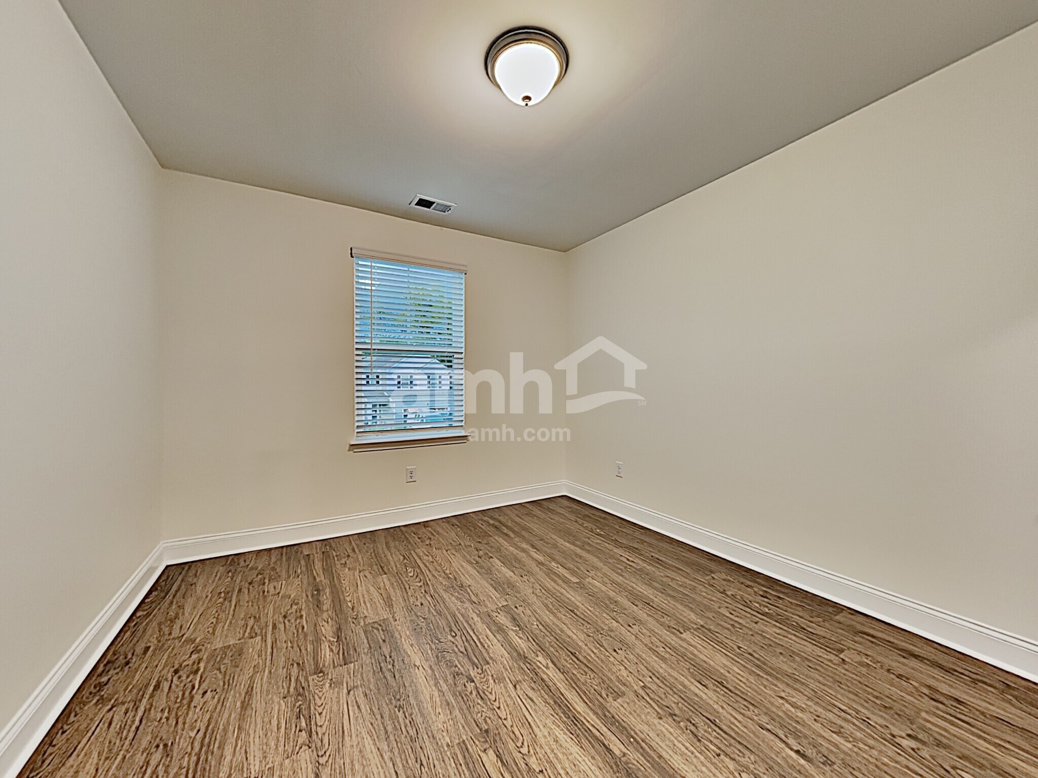 Building Photo - 121 Sweet Gum Dr