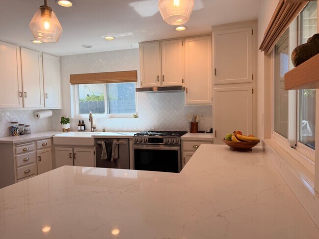 Building Photo - Nicely updated -one story home in Camarilo's desirable Mission Oaks Neighborhood