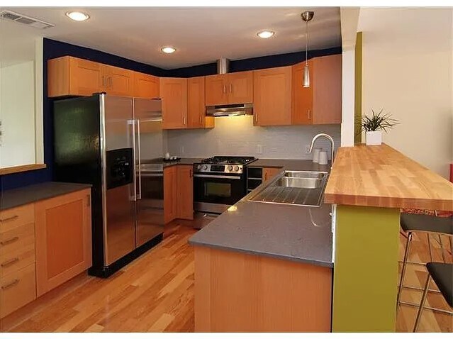 Building Photo - 1403 Corona Dr