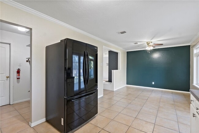 Building Photo - 2703 Allen Forest Dr