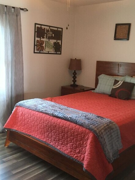 Building Photo - 5132 Beach Dr