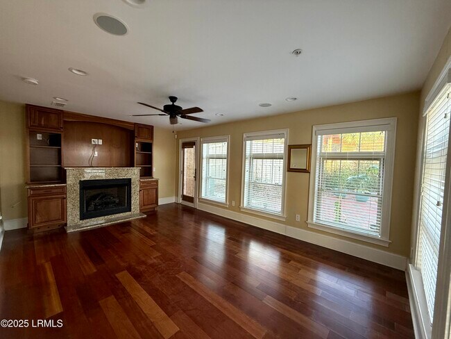 Building Photo - 54 Battery Crk Clb Dr