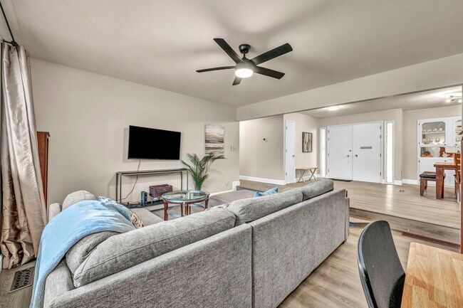 Building Photo - 1490 Foster Dr