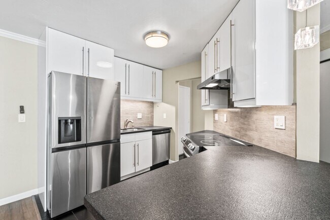 Building Photo - Cutest Condo on the Market!