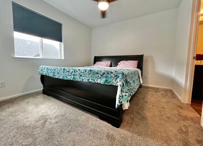 Building Photo - 5636 Bay Hl Dr