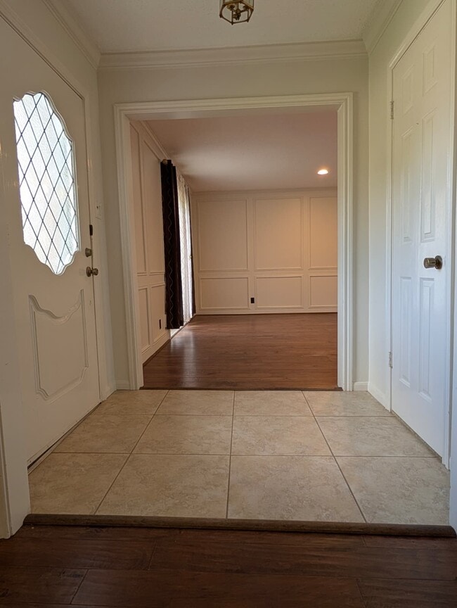 Building Photo - 11807 Highgrove Dr