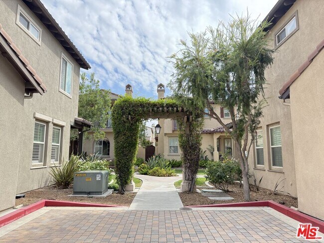 Building Photo - 1120 Columbia Trl