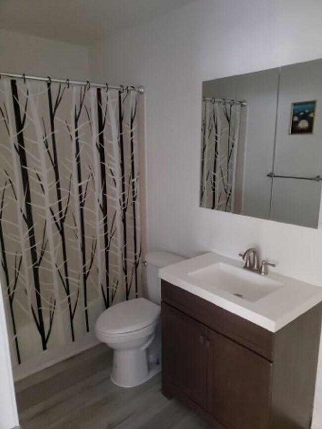 Building Photo - 1 Bedroom 1 Bath   Tropciana & Eastern Area