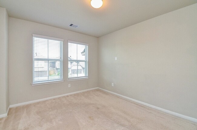 Building Photo - 5443 Grand View Dr