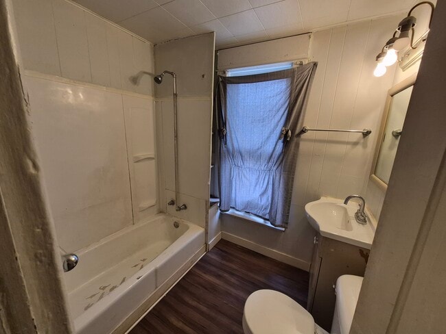 Building Photo - 170 Marion Ave