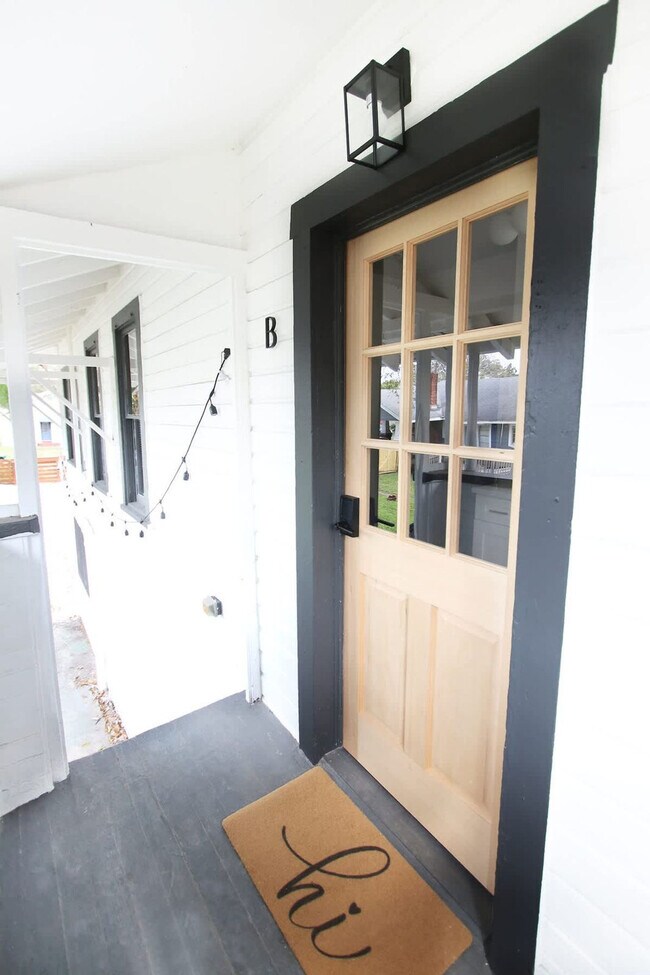 Building Photo - 102 W Emma St