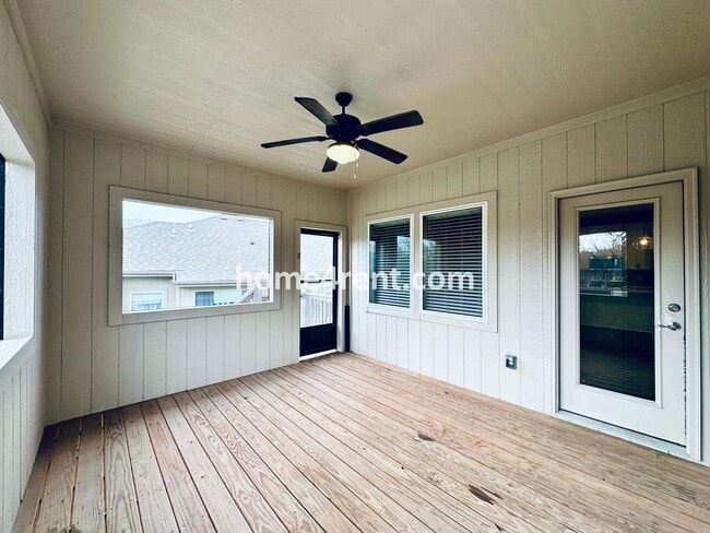 Building Photo - Stunning, Maintenance Free Townhome in Desoto w/ an Elegant Kitchen and Wood Floors Throughout!