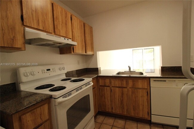 Building Photo - 7668 SW 152nd Ave