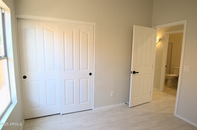 Building Photo - 7929 W Wescott Dr