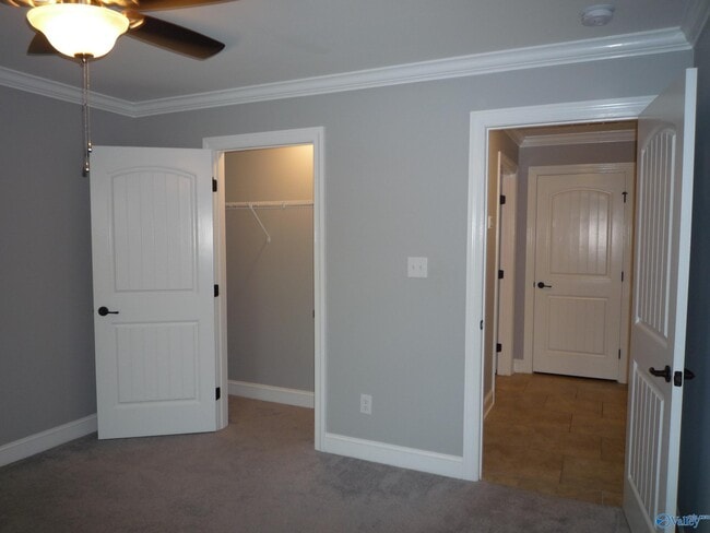 Building Photo - 13205 Hill Crest Dr