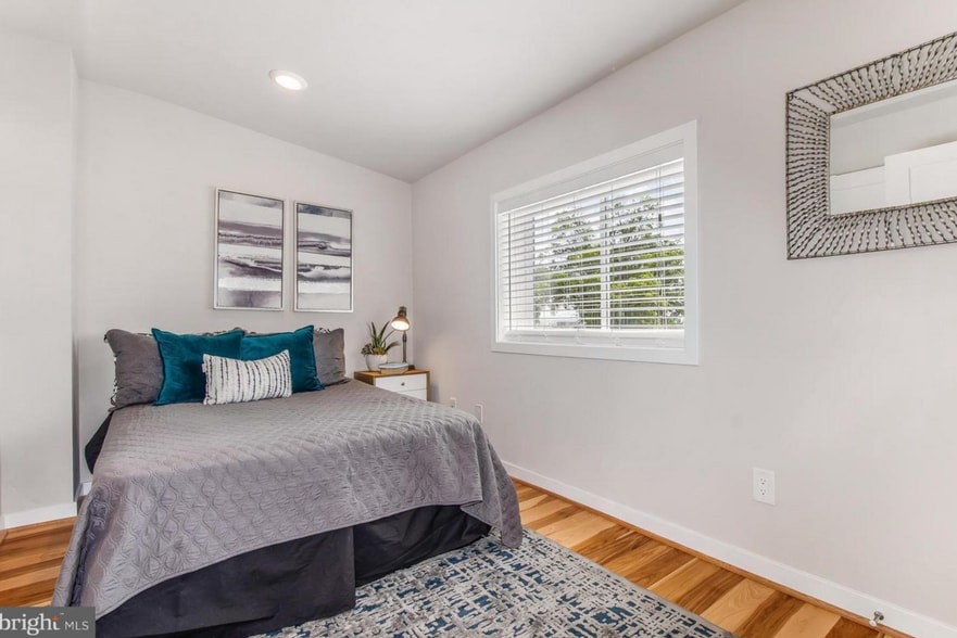 Building Photo - 1247 Penn St NE