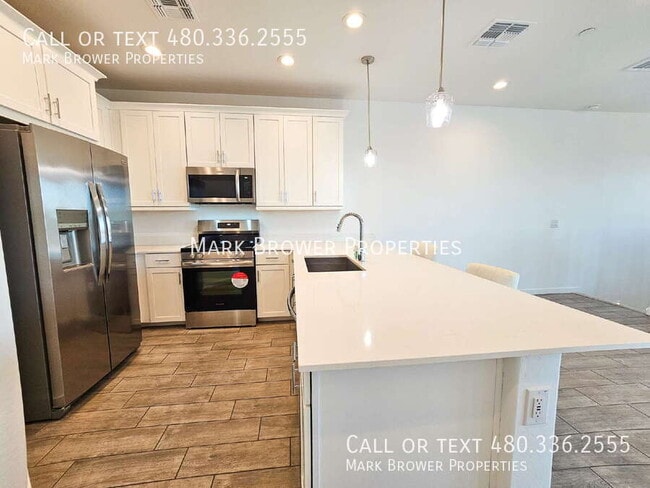Building Photo - 4021 E Arabian Dr