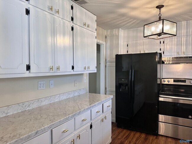 Building Photo - 14001 Sandhurst Dr SW