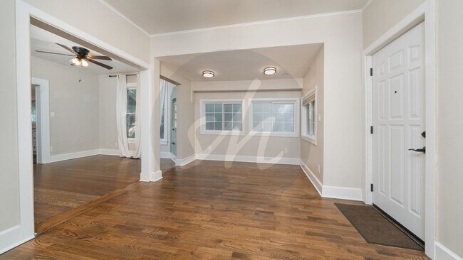 Building Photo - 520 W Pikes Peak Ave