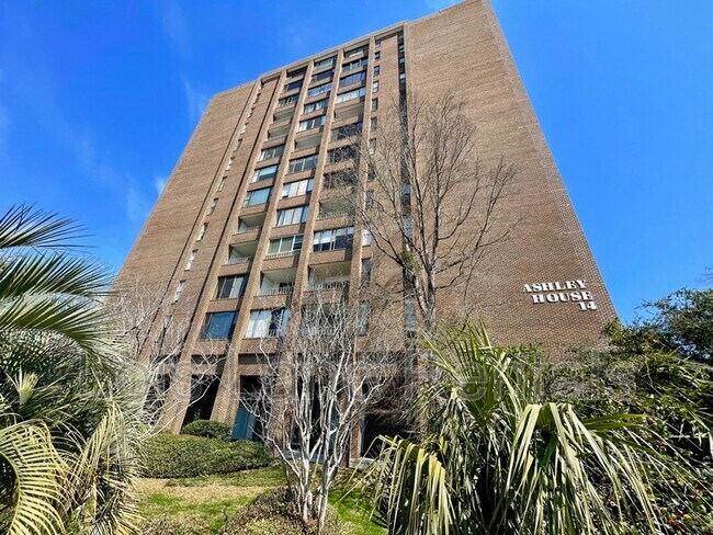 Building Photo - 14 Lockwood Dr