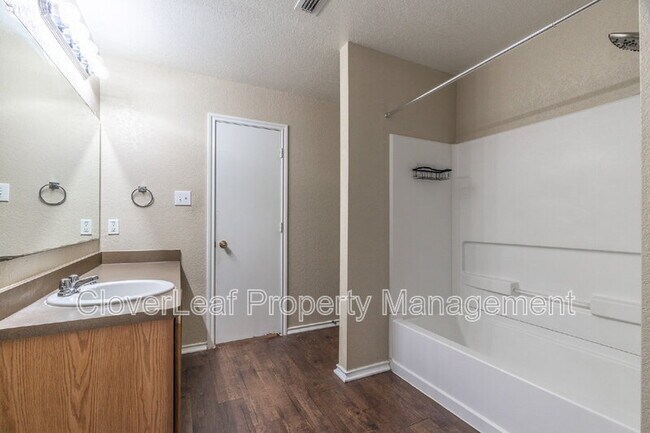 Building Photo - 7839 Horse Hollow
