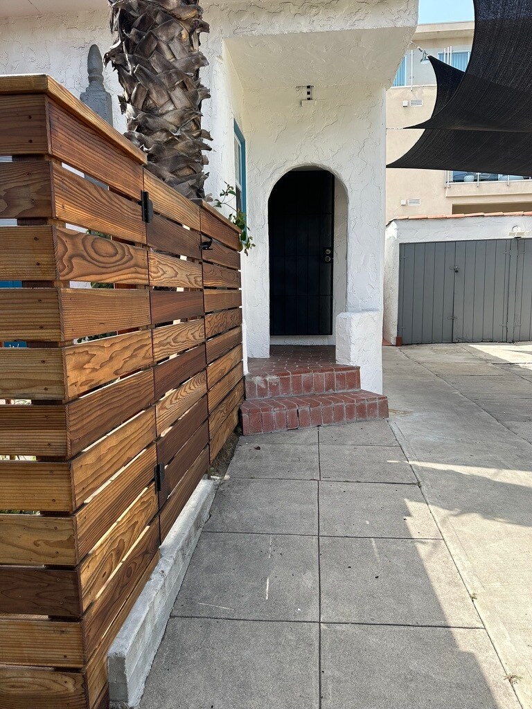 Building Photo - 8268 Waring Ave