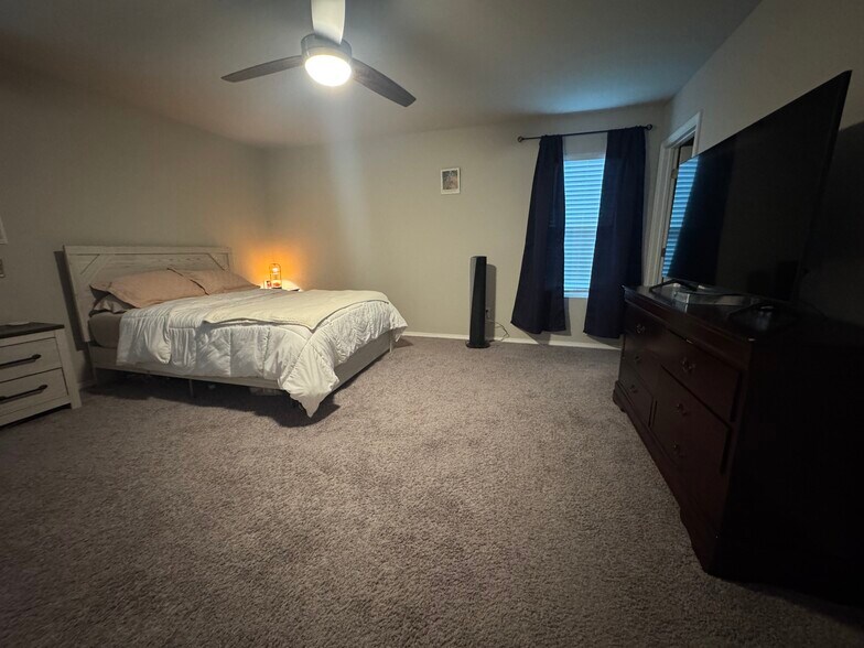 Building Photo - 1718 Carnley St