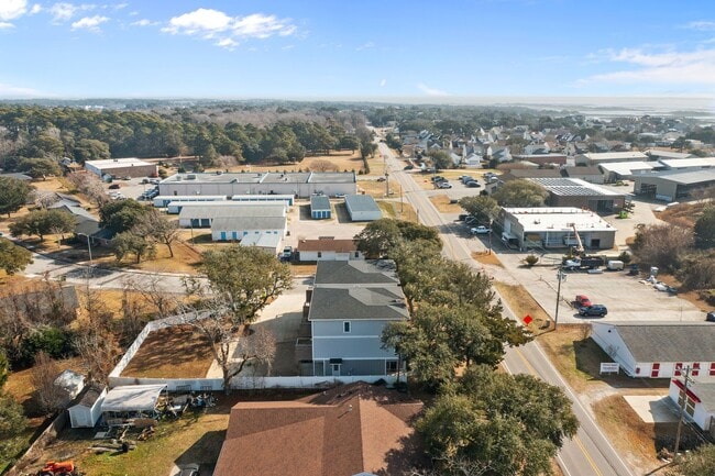 Building Photo - Modern Beaufort Townhome available for Long Term Rental